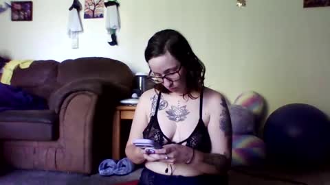 Snapshot of blueeyedbeauty1995 chatting on 06/21/26, 11:51 Blueeyedbeauty online show from 06/21/26, 11:51