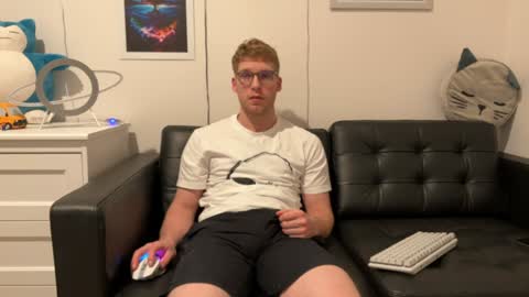 Snapshot of blueeyedtallguy chatting on 12/19/24, 05:07 blueeyedtallguy online show from 12/19/24, 05:07