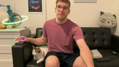 Snapshot of blueeyedtallguy chatting on 12/19/24, 09:06 blueeyedtallguy online show from 12/19/24, 09:06