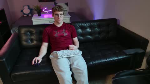 Snapshot of blueeyedtallguy chatting on 01/16/26, 12:14 blueeyedtallguy online show from 01/16/26, 12:14