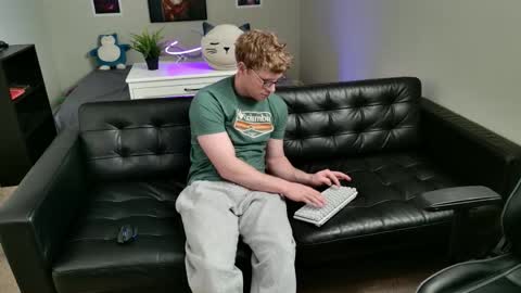 Snapshot of blueeyedtallguy chatting on 01/18/26, 09:07 blueeyedtallguy online show from 01/18/26, 09:07