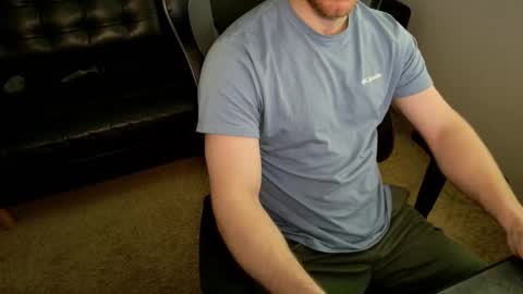 Snapshot of blueeyedtallguy chatting on 02/02/26, 08:18 blueeyedtallguy online show from 02/02/26, 08:18