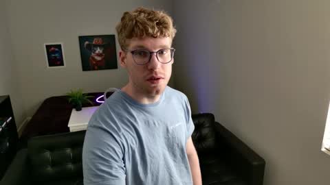 Snapshot of blueeyedtallguy chatting on 02/27/26, 09:48 blueeyedtallguy online show from 02/27/26, 09:48