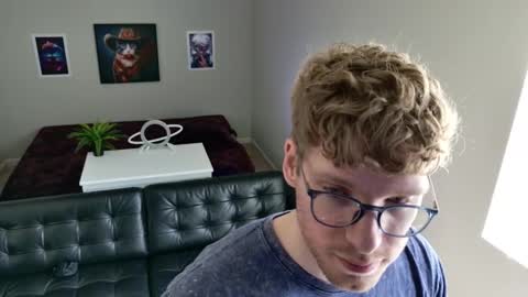 Snapshot of blueeyedtallguy chatting on 03/16/26, 09:19 blueeyedtallguy online show from 03/16/26, 09:19