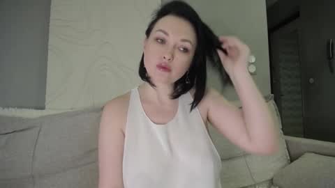 Snapshot of blueeyeess chatting on 01/17/25, 10:22 Alina online show from 01/17/25, 10:22