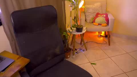 Snapshot of blueflora chatting on 06/12/26, 03:00 FLORAA online show from 06/12/26, 03:00
