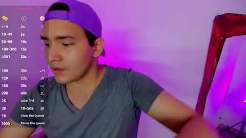 Snapshot of bluehsunny chatting on 11/26/25, 01:17 alexander online show from 11/26/25, 01:17