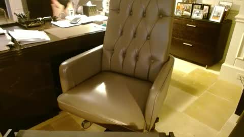 Snapshot of blueisles chatting on 11/12/25, 12:44 blueisles online show from 11/12/25, 12:44