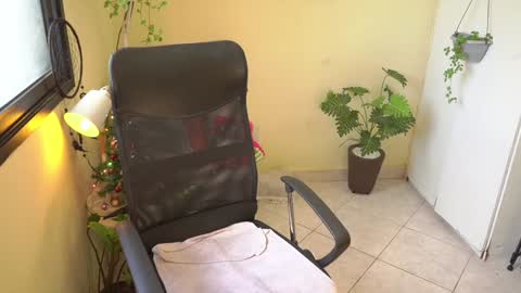 FLORAA online show from 12/30/24, 01:58