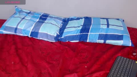 Snapshot of blueviolette chatting on 12/19/24, 05:29 Violette 3 online show from 12/19/24, 05:29