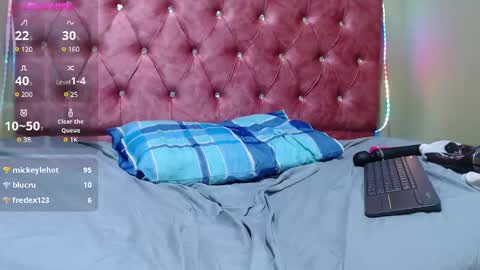 Snapshot of blueviolette chatting on 02/20/25, 07:19 Violette 3 online show from 02/20/25, 07:19