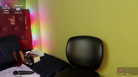 Snapshot of blueviolette chatting on 10/18/25, 08:09 Violette 3 online show from 10/18/25, 08:09