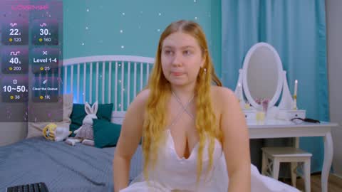 Snapshot of blush_ellie chatting on 12/17/24, 11:39 Ellie3 online show from 12/17/24, 11:39