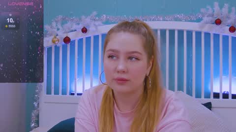 Snapshot of blush_ellie chatting on 01/04/25, 12:27 Ellie3 online show from 01/04/25, 12:27