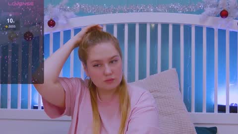 Snapshot of blush_ellie chatting on 01/04/25, 06:30 Ellie3 online show from 01/04/25, 06:30