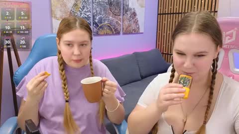 Snapshot of blush_ellie chatting on 01/28/25, 03:25 Ellie3 online show from 01/28/25, 03:25