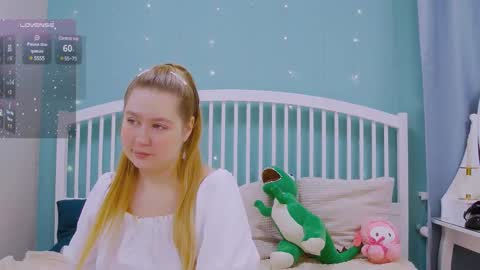 Snapshot of blush_ellie chatting on 03/02/25, 11:18 Ellie3 online show from 03/02/25, 11:18