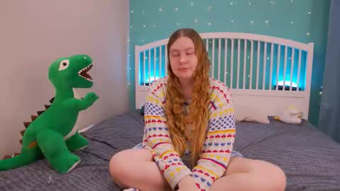 Ellie3 online show from 11/21/25, 05:06