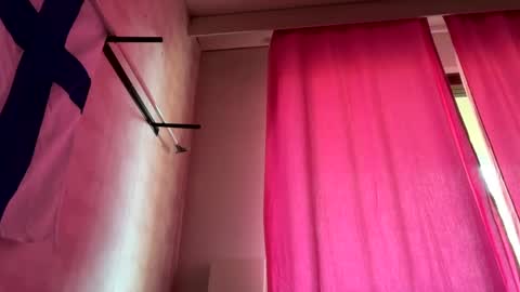 Snapshot of blushandburn chatting on 04/20/26, 04:59 Delle online show from 04/20/26, 04:59