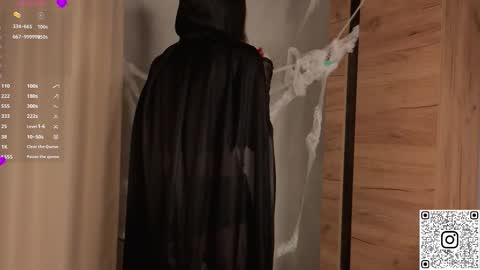 Dolores online show from 10/31/25, 06:25