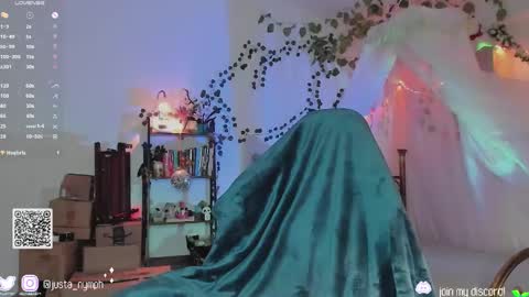 Snapshot of blushing_nymph chatting on 01/10/25, 02:04 Im Nym Justa nymph on twitter and IG online show from 01/10/25, 02:04