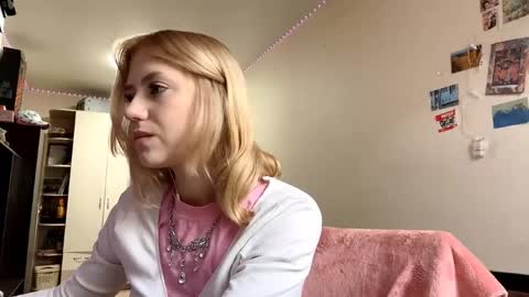 Snapshot of blushingdesire chatting on 11/11/25, 06:35 Elizabeth online show from 11/11/25, 06:35