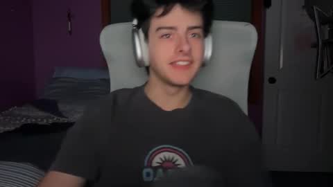 Snapshot of bluskyzz chatting on 12/17/25, 04:40 BluSky online show from 12/17/25, 04:40