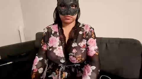 Snapshot of blzsugar chatting on 11/15/25, 01:14 BlzSugar online show from 11/15/25, 01:14