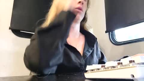 MamaMorgan online show from 11/16/25, 06:24