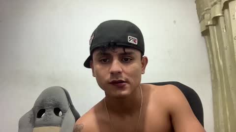 Bob  INDEPENDENT MODEL online show from 12/22/24, 11:41