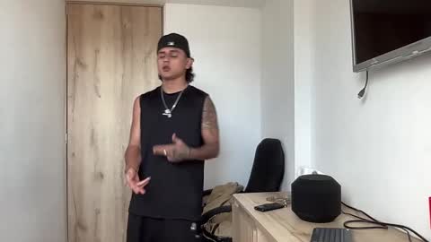 Bob  INDEPENDENT MODEL online show from 09/12/25, 09:26