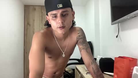 Bob  INDEPENDENT MODEL online show from 09/28/25, 06:30