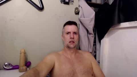 Snapshot of bobberman78 chatting on 10/25/25, 03:18 Dan online show from 10/25/25, 03:18