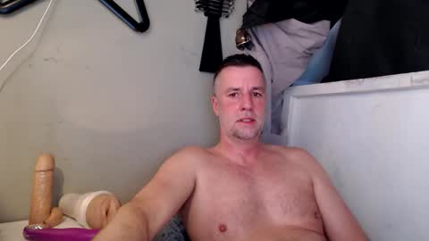 Snapshot of bobberman78 chatting on 04/14/26, 06:36 Dan online show from 04/14/26, 06:36