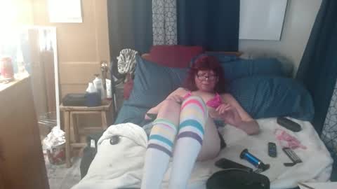 Snapshot of bobbiloosehole chatting on 02/12/25, 10:24 Bobbi online show from 02/12/25, 10:24