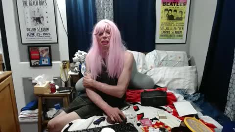 Snapshot of bobbiloosehole chatting on 10/10/25, 02:54 Bobbi online show from 10/10/25, 02:54