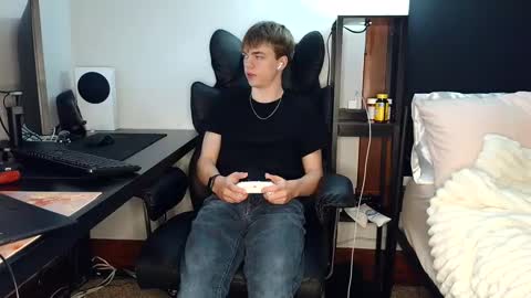 bobby72738 online show from 09/19/25, 05:42