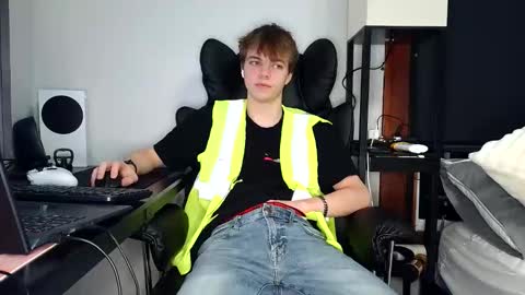 bobby72738 online show from 10/21/25, 02:56