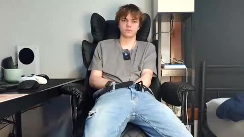 bobby72738 online show from 12/17/25, 03:34