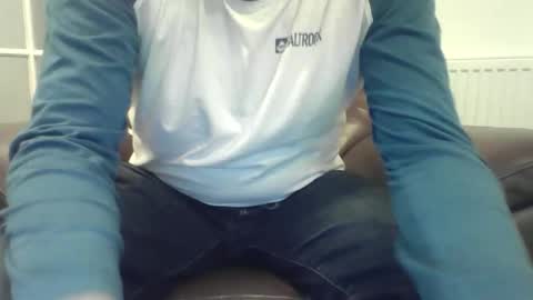 bobby_113 online show from 04/15/26, 07:32