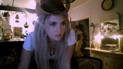 Snapshot of bobbyandsadie chatting on 05/25/26, 04:18 Bobby and Sadie online show from 05/25/26, 04:18