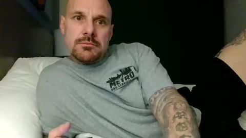 Snapshot of bodyart85_19 chatting on 12/22/25, 01:24 Bodyart85 19 online show from 12/22/25, 01:24