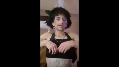 Snapshot of bodyyattiyatti chatting on 12/22/25, 06:27 Sailorartemis online show from 12/22/25, 06:27