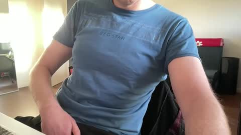 Snapshot of boegieboy76 chatting on 12/20/24, 08:49 ask me online show from 12/20/24, 08:49