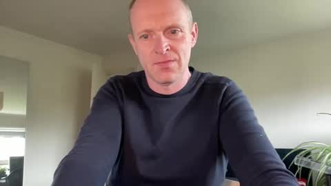 Snapshot of boegieboy76 chatting on 10/14/25, 12:17 ask me online show from 10/14/25, 12:17