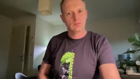 Snapshot of boegieboy76 chatting on 12/21/25, 03:52 ask me online show from 12/21/25, 03:52