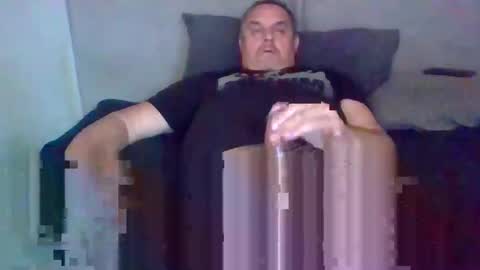 Snapshot of boidady chatting on 10/31/25, 08:26 emilio online show from 10/31/25, 08:26