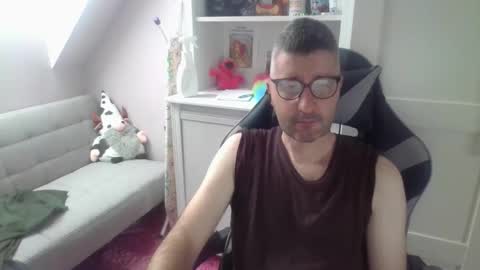 Snapshot of bojanin chatting on 05/17/26, 10:11 bojanin online show from 05/17/26, 10:11