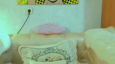 Snapshot of bom_mia_bom chatting on 03/27/26, 01:55 Mia online show from 03/27/26, 01:55