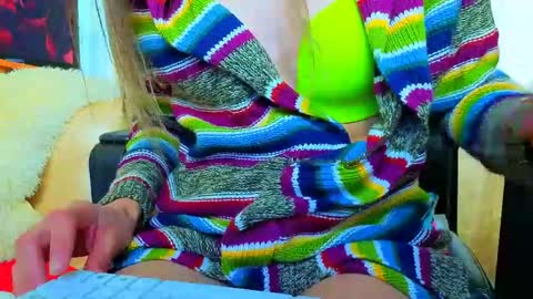 Mia online show from 05/15/26, 10:50